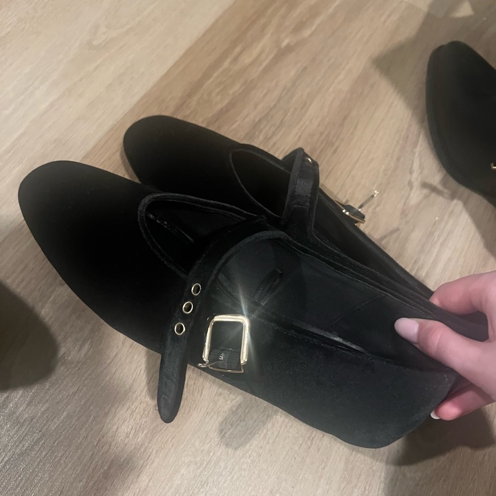 H&M velvet flats with buckle, worn once!